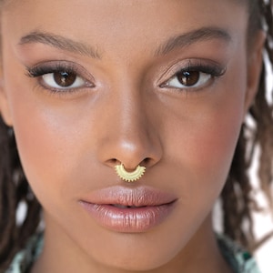 14k gouden septumring, Daith-oorbel, tribal Daith, torenpiercing, tribal septum, goud Septum piercing, septumsieraden goud, 16 g, 18 g, 20 g