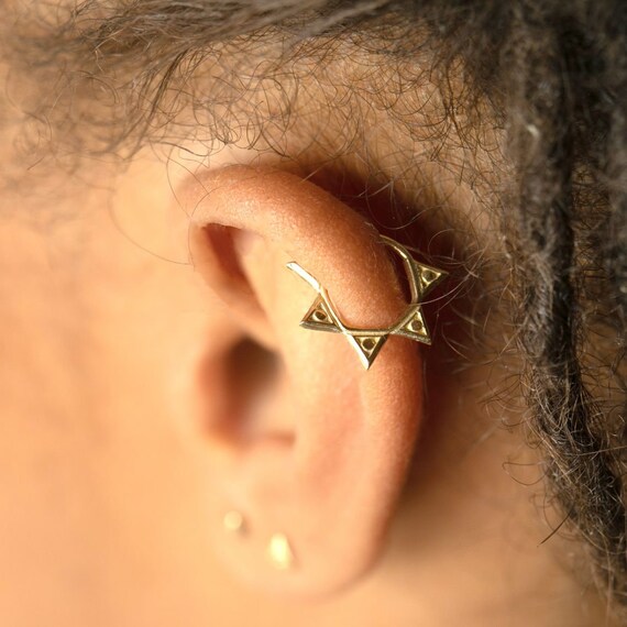 Orecchino Piercing A 3 Stelle Per Cartilagine – Acciaio Chirurgico, 2mm X 6mm
