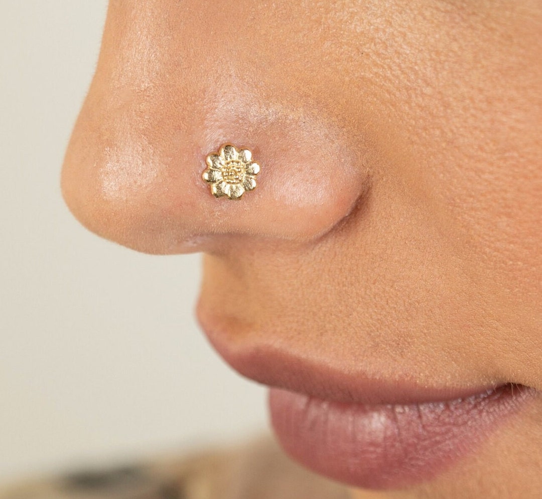 Flower Nose Stud, Floral Piercing, Daisy Nose Stud, Gold Nose Stud