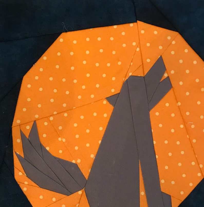 HOWLING WOLF Paper Pieced Block Pattern in PDF image 1