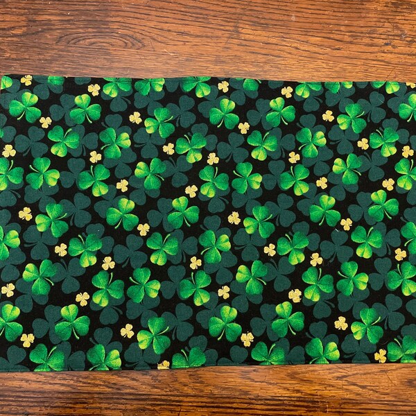 St. Patty's Day Table Decorations with a Touch of Pink