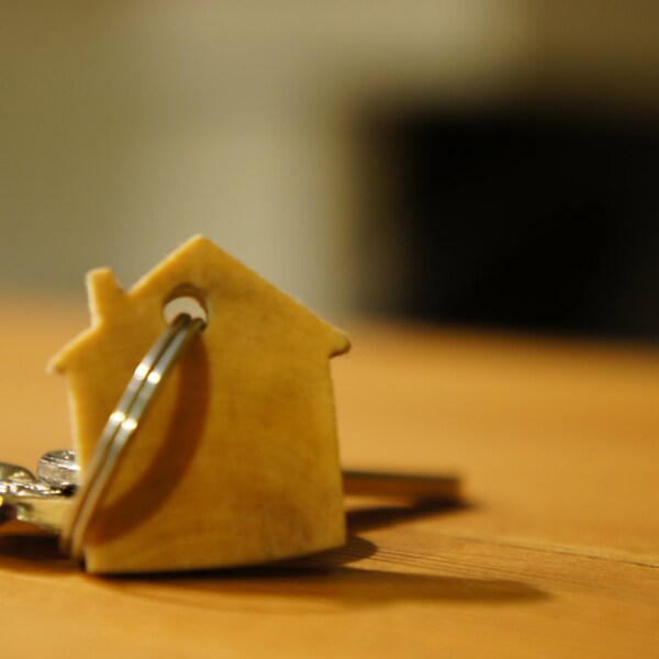 Keychain made with olive wood, country house shaped