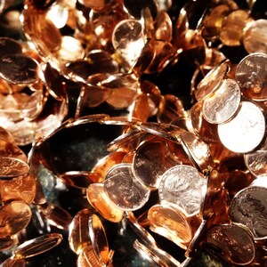 Bracelet penny en cuivre véritable et original depuis 1975 Never-Broke® - livraison gratuite - pennies en cuivre soudés dates personnalisées disponibles 1960-1982 image 4