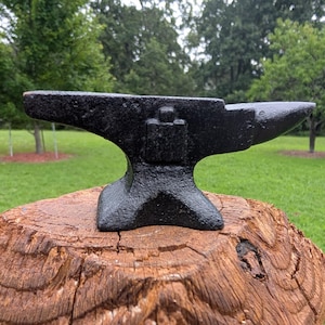 Cast Iron INTERNATIONAL HARVESTER IH Mini Anvil Salesman Sample Blacksmith Watch Repair