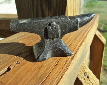 Cast Iron INTERNATIONAL HARVESTER ANVIL Marked Clyde Syd 1908 Mini Anvil Salesman Sample Blacksmith