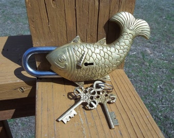 Vintage brass chinese fish lock & key antique collectibles jewelry box  HF