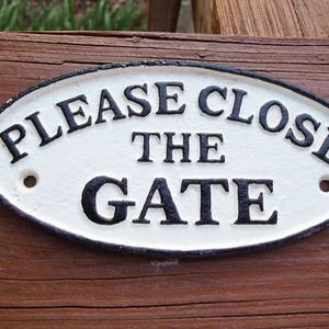 Cast Iron PLEASE CLOSE The GATE Yard Gate Garden Sign Plaque Mounts Flush To Wall Or Door