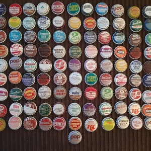 100 Assorted Mix Old Vintage Metal Plastic & Cork Lined Soda BOTTLE CAPS Unused Not Crimped Crafts Jewelry Art Recycle Mosaic