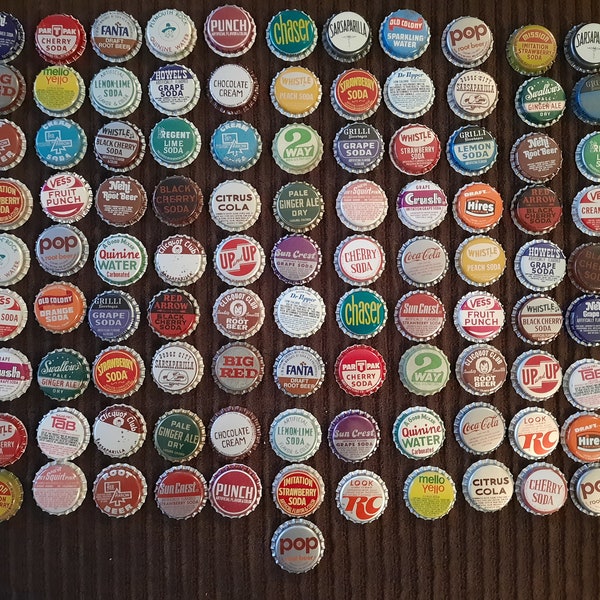100 Assorted Mix Old Vintage Metal Plastic & Cork Lined Soda BOTTLE CAPS Unused Not Crimped Crafts Jewelry Art Recycle Mosaic