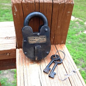 Alcatraz Prison San Francisco Cast Iron Working Lock & Keys With Antique Finish (3\" X 5\") - Jones Peak