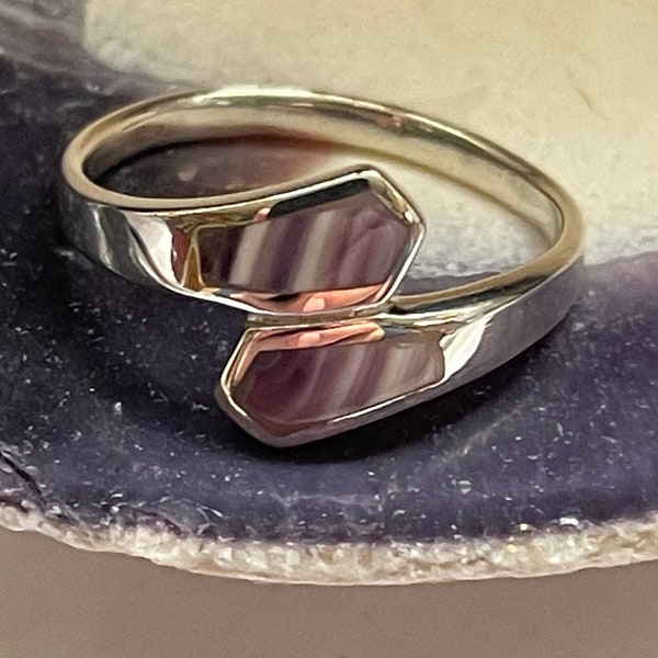 R1021 Double sided tie quahog wampum sterling silver ring