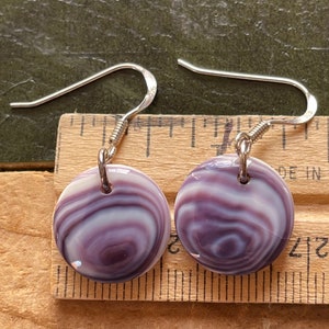 E3157 Half inch round wampum quahog sterling silver dangle earrings