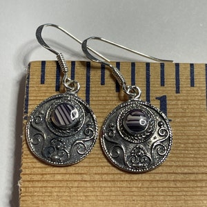 E1036 round fancy sterling silver dangle earrings wampum quahog shell