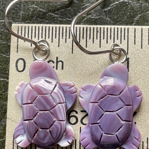 E3146 Medium turtle dangle earrings wampum quahog sterling silver