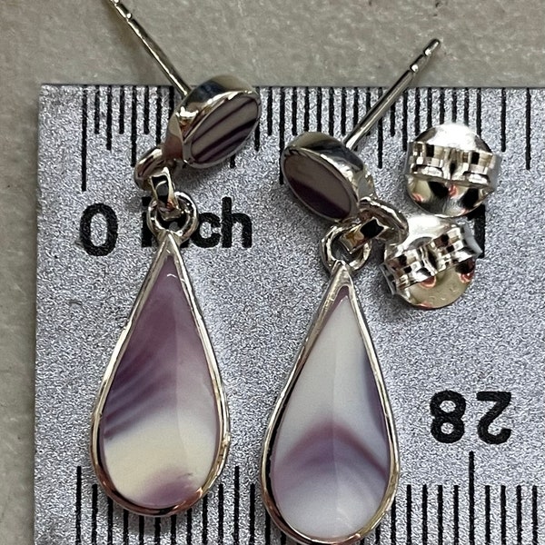 E31074 Drop teardrop and circle wampum quahog earrings sterling silver. Light color only.