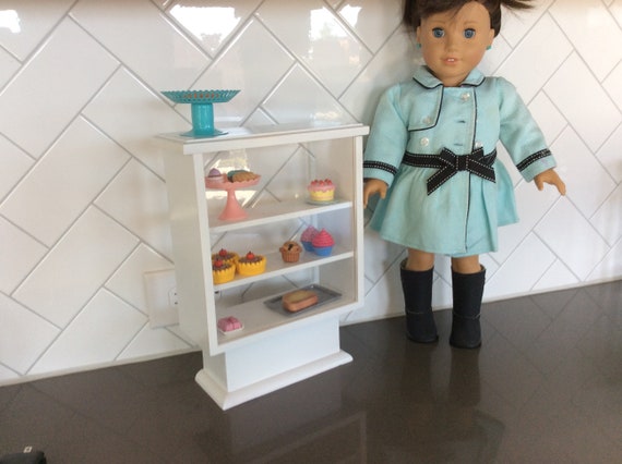 18 inch display case