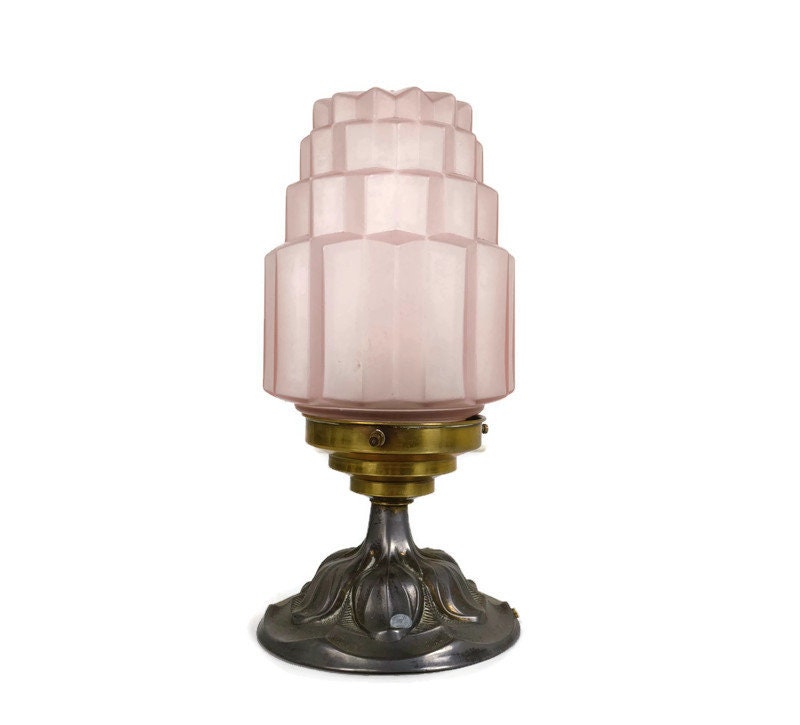 lampe de bureau art déco gratte-ciel, abat-jour artistique en verre, laiton rose et base étain