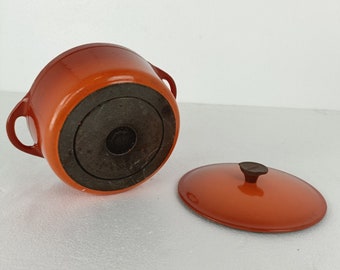 Cocotte Ronde En Fonte Cousances - Orange Flamme - Diamètre 20 Cm - Vintage