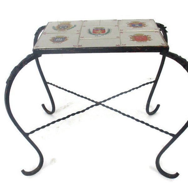 Table d'appoint vintage French Shields Support pour plante Carrelage en céramique Pieds en fer forgé