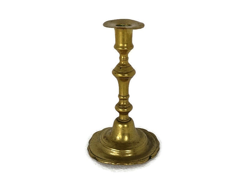 PAIRE DE CANDÉLABRES D'AUTEL ANCIENS EN BRONZE ET LAITON DORÉ