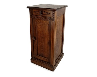 Vintage Nightstand End table bedroom cabinet Tramp Art style carved wood Oak