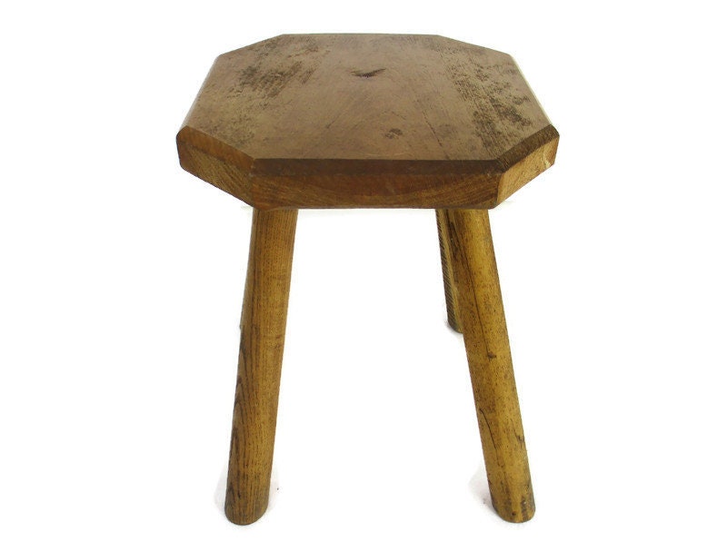 tabouret de traite antique en bois sculpté à la main guéridon style grange funky