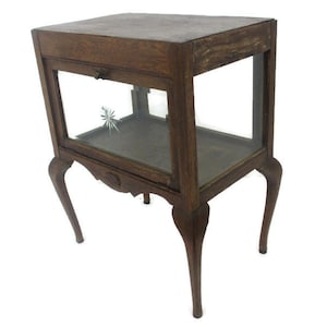 Vintage Butler Table Cabinet Dumbwaiter Display Liquor Cabinet Etched Glass  Country style
