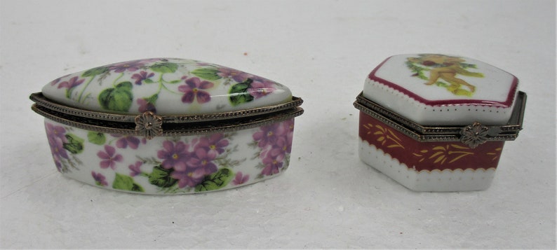 Pair Couple Romantic Pill jewelry Trinket Boxes Hinged Lovely Marked Crown over J Flowers /& Angel