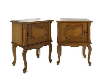Paar Französische Louis XV / XVI Stil Holz Nachttische Beistelltische Modernist Vintage