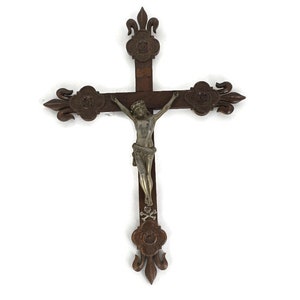 Hand geschnitztes Holz Französisch Hängen Verziertes Kruzifix Kreuz Jesus Christus Fleur de Lis Groß