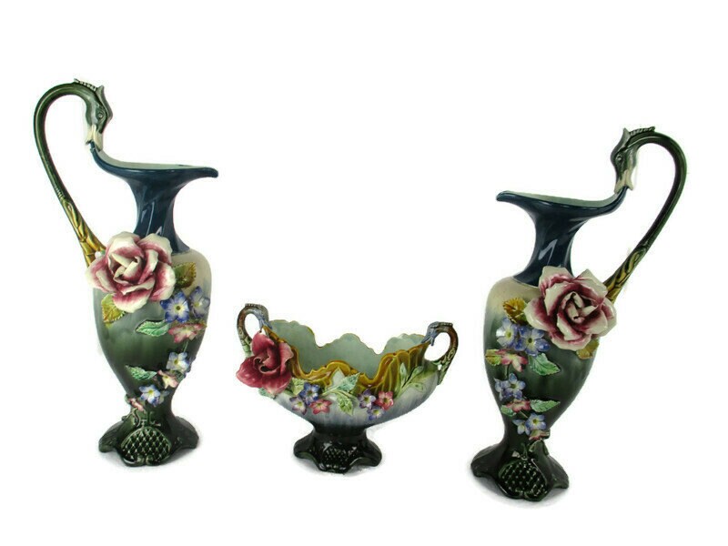 ensemble de 3 vases en majolique barbotine, jardinières pour centre table, pichets art nouveau, canards