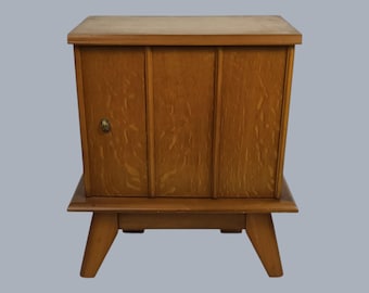 Vintage nachtkastje gesneden houten modernistisch bijzettafeltje nachtkastje