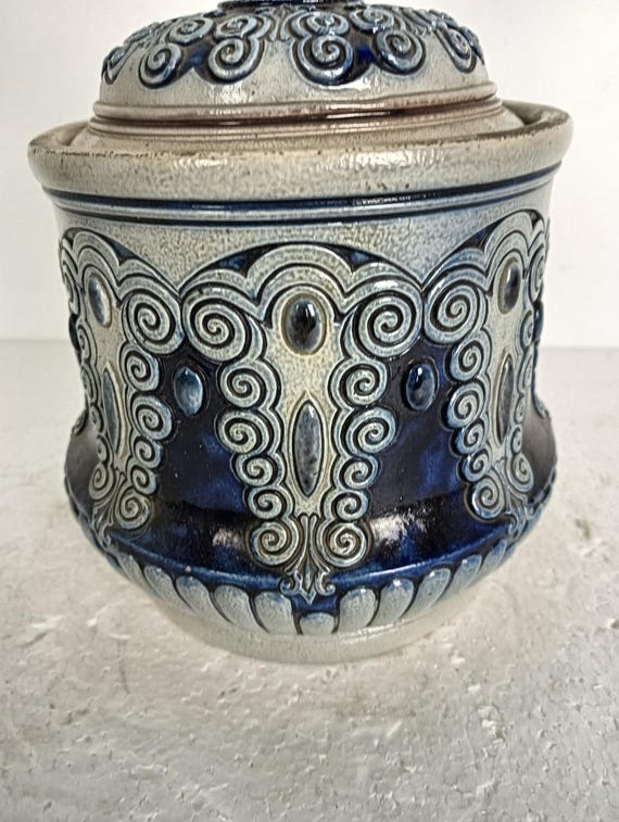 vintage tobacco jar Grand 18th-Century Delft Faience W/ Brass Lid Our Lidded Glass Tobacco Jar is the ideal piece for stashing your small trinkets and treasures in style SUPER DELFT SATURDAY: Vintage Delft