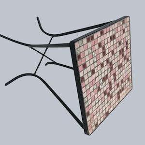 Vintage kleine Beistelltisch Blumenbank Mosaikfliesen Schachbrettmuster Schmiedeeisentöne von rosa Fliesen