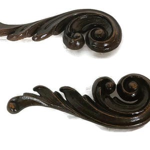 小さなコーベルのペア、プレス加工された木製のペディメント、アンティークな建築用フィニアル、フレンチブラケット