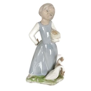 lovely figurine LLadro Porcelain Spain Girl with goose marked