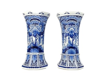 Paire de vases trompette Hollande bleu de Delft peints à la main, Porceleyne Fles, poinçonnés vintage