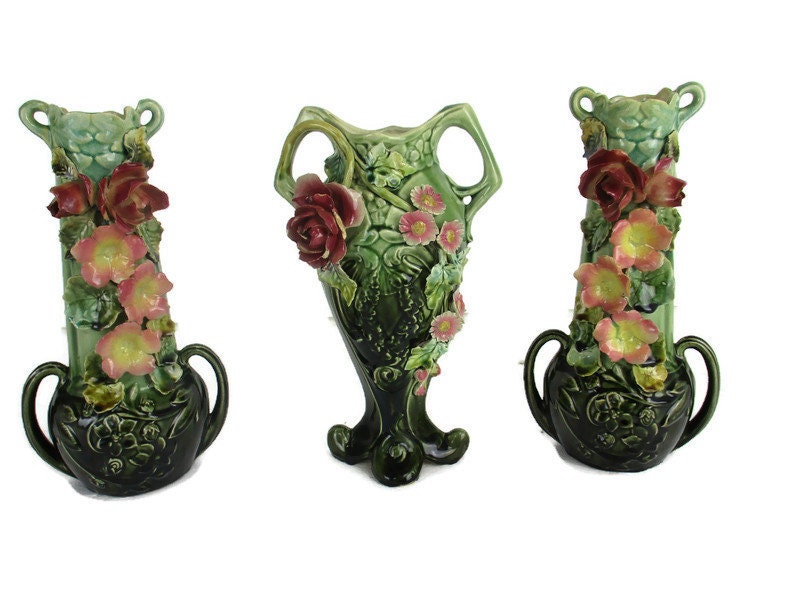 ensemble de 3 vases jardin en majolique barbotine, centre table, pichets art nouveau
