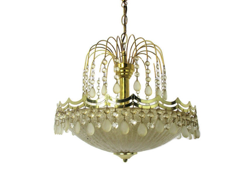 lustre de mariage en forme larme perlé 6 lumières prismes abat-jour verre magnifique romantique