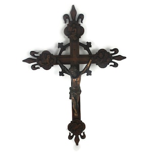 Français Crucifix suspendu Corpus Christi en bois sculpté à la main Fleur de lys Apôtre sculpté à la main Superbe