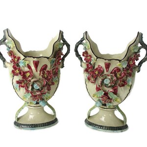 Set di 2 paia di vasi in maiolica barbotina francese, fioriere, centrotavola, splendidi fiori