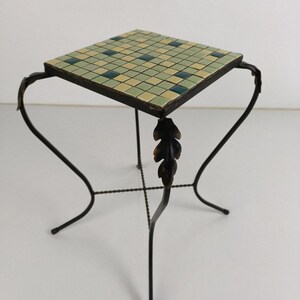 Petite table d'appoint vintage, support pour plante, carreaux de mosaïque, carreaux de mosaïque en fer forgé image 3