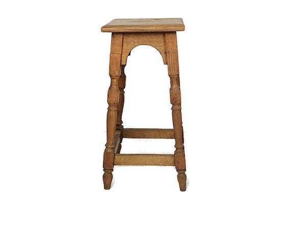 アンティークな納屋風の植物スタンド台座サイドテーブル彫刻された木製