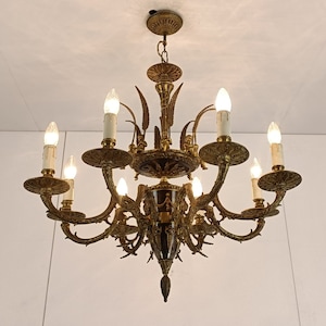 Lámpara de araña estilo imperio Hollywood Regency, adornada con 8 brazos, ángeles putti y guirnaldas