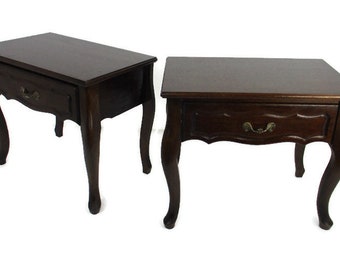 Paar Land Französisch Louis XV XVI Stil geschnitzte Nachttische Ende Tische Holz Vintage