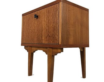 1960年代の木製ミッドセンチュリーソーイングカートナイトスタンド