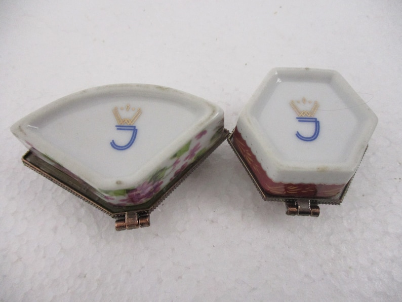 Pair Couple Romantic Pill jewelry Trinket Boxes Hinged Lovely Marked Crown over J Flowers /& Angel