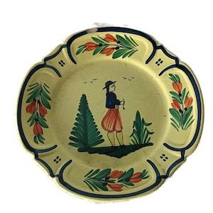 French Henriot   Quimper Crest Plate Decor Breton  Polychrome Hand Painted Lovely vintage