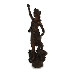Statue faux Copper Spelter Female Lady Warrior with Dog Trumpet Hunt Gorgeous