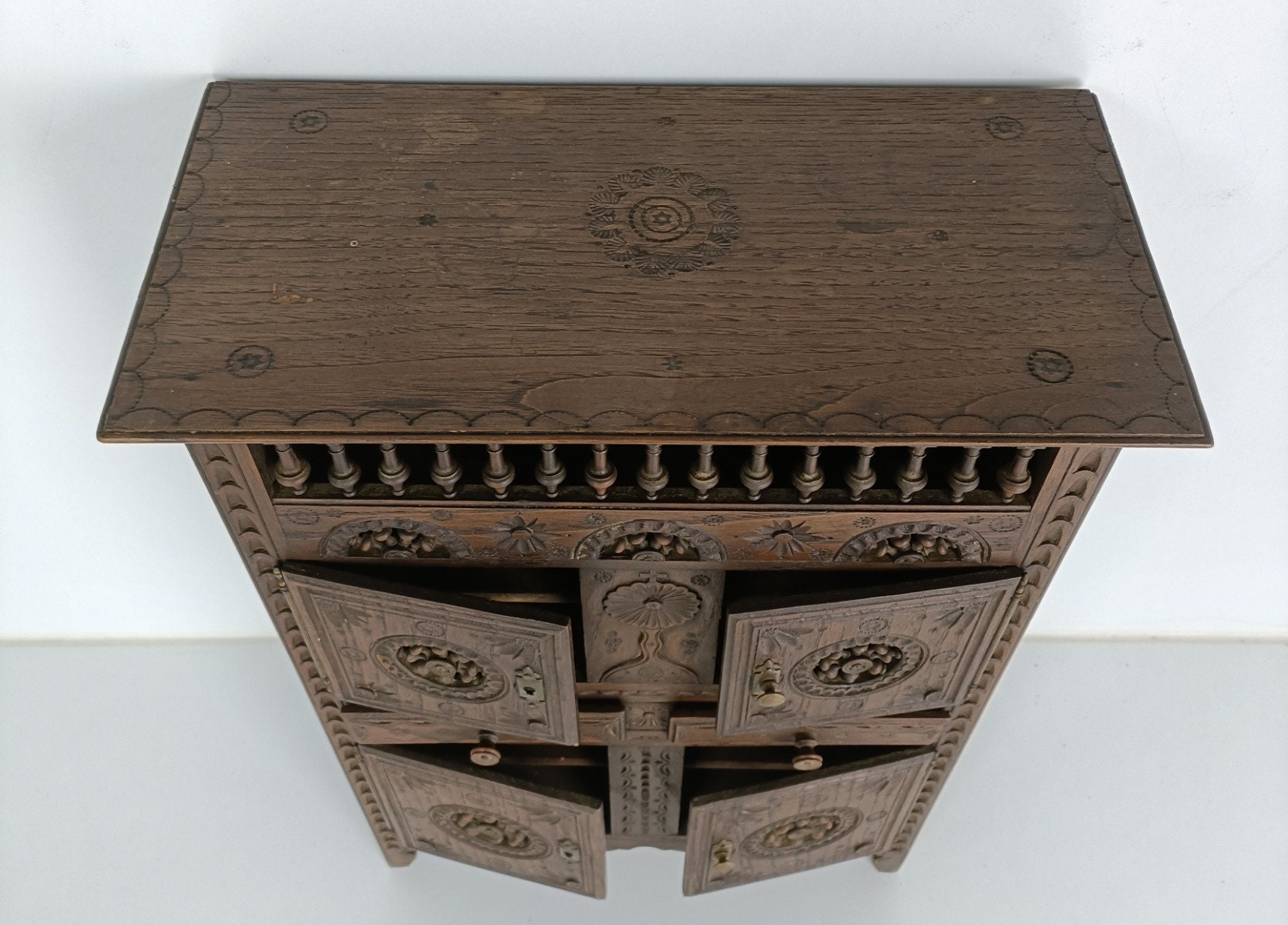 rmoire miniture nglise ncienne en pin miniture dtnt de 1890 En